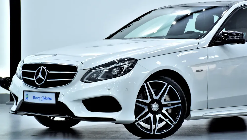 EXCELLENT DEAL for our Mercedes Benz E500 ( 2016 Model ) in White Color GCC Specs - Image 5