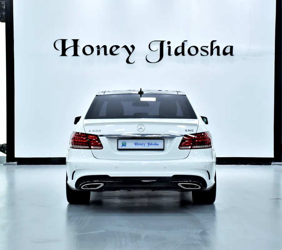 EXCELLENT DEAL for our Mercedes Benz E500 ( 2016 Model ) in White Color GCC Specs - Image 6