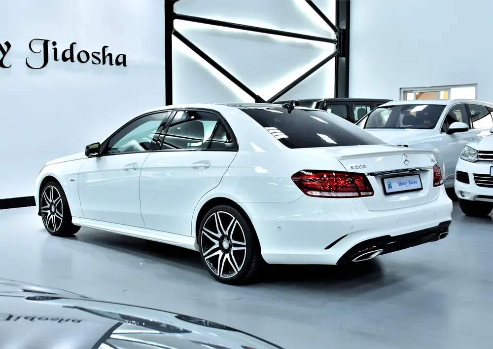 EXCELLENT DEAL for our Mercedes Benz E500 ( 2016 Model ) in White Color GCC Specs - Image 8