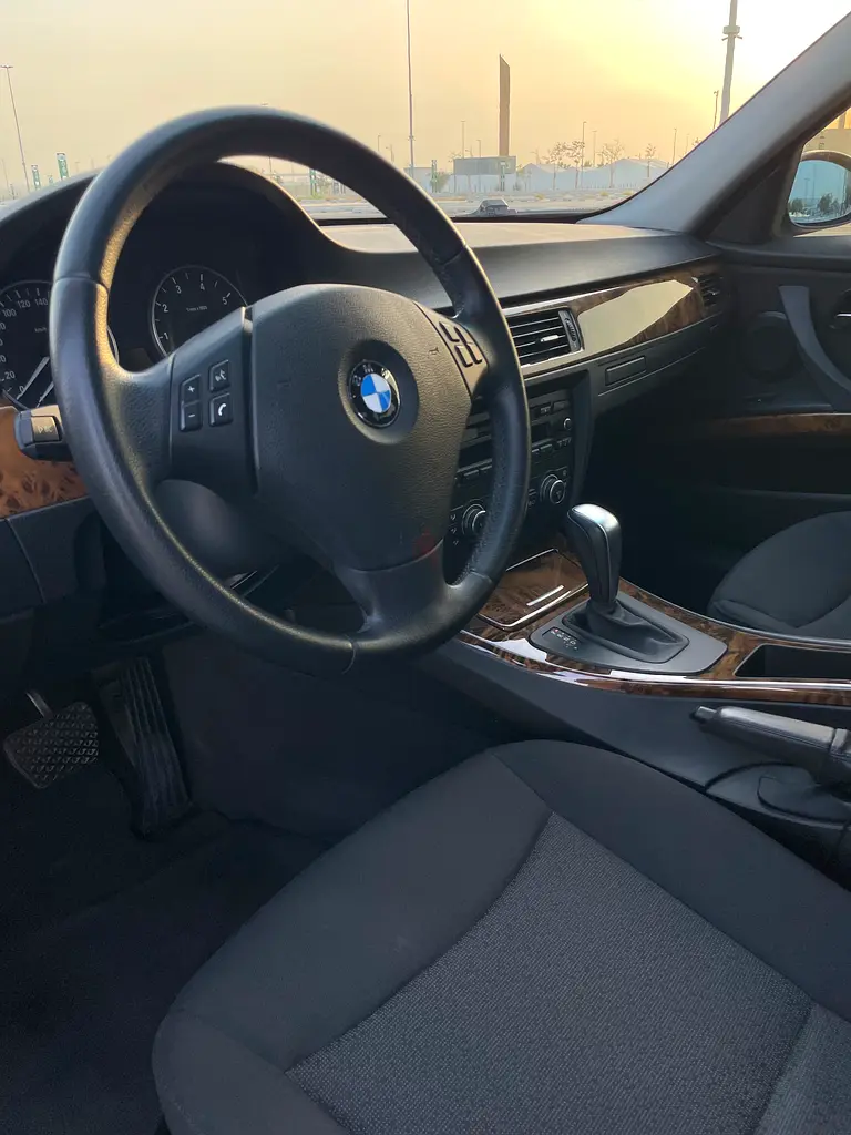 BMW 3-Series 323i 2008 | Japanese Specs | Excellent Condition - Image 10