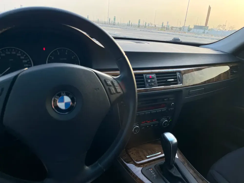 BMW 3-Series 323i 2008 | Japanese Specs | Excellent Condition - Image 5