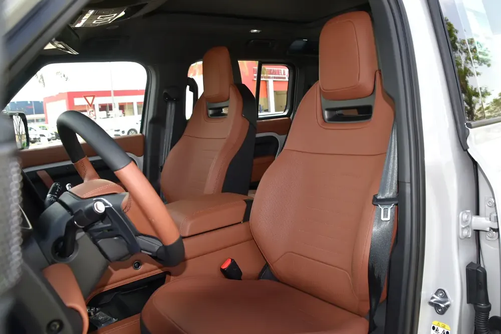 Land Rover Defender 110 Octa 2026 - GCC Specs - Brand New - Image 13
