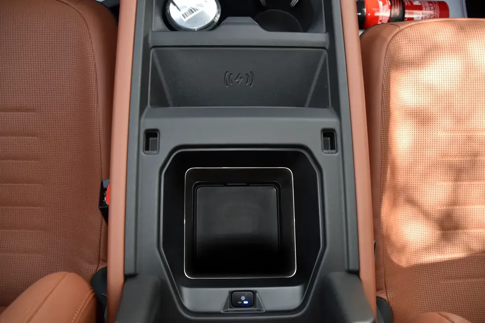Land Rover Defender 110 Octa 2026 - GCC Specs - Brand New - Image 14