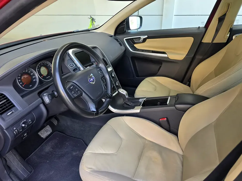 Volvo CX60 free accident first owner full service history original paint 2.0 - Image 13