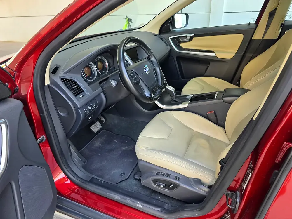 Volvo CX60 free accident first owner full service history original paint 2.0 - Image 14