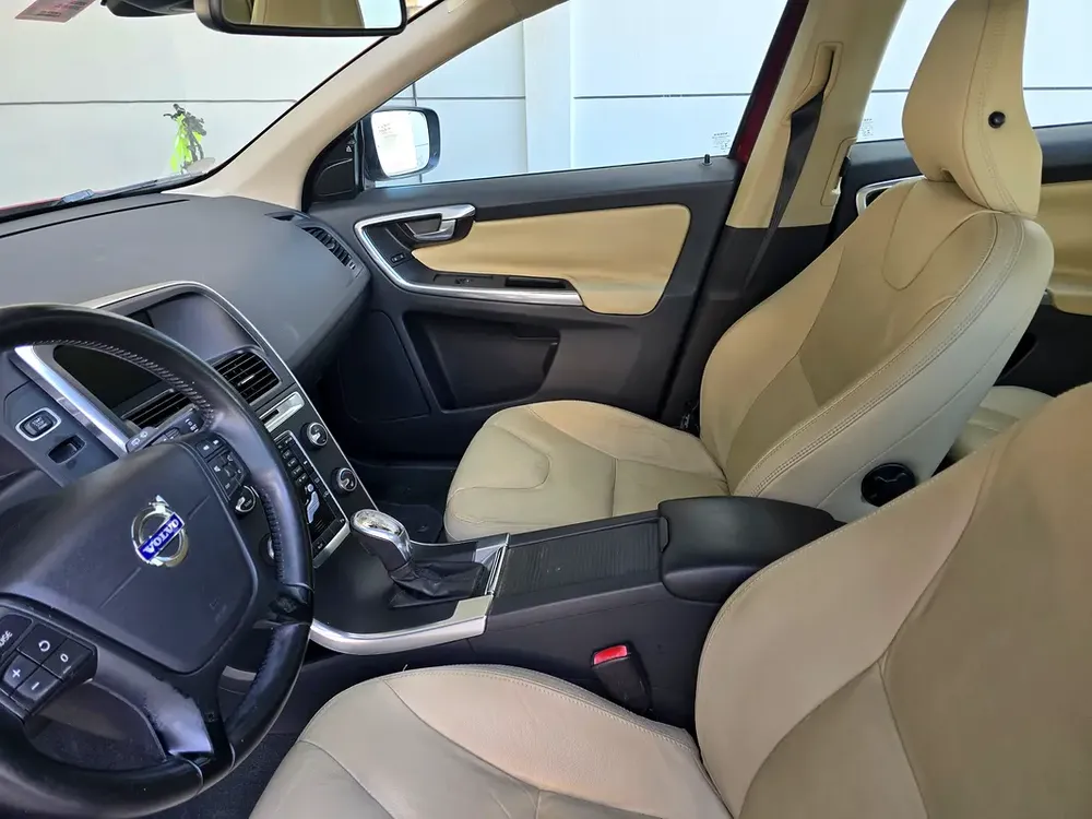 Volvo CX60 free accident first owner full service history original paint 2.0 - Image 16