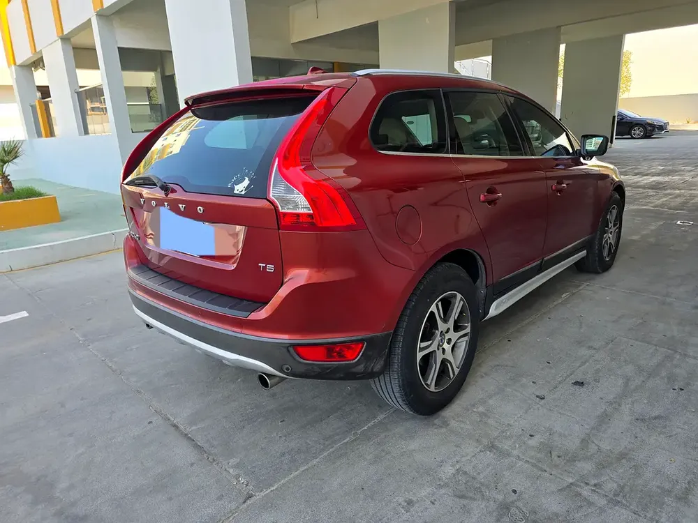 Volvo CX60 free accident first owner full service history original paint 2.0 - Image 8