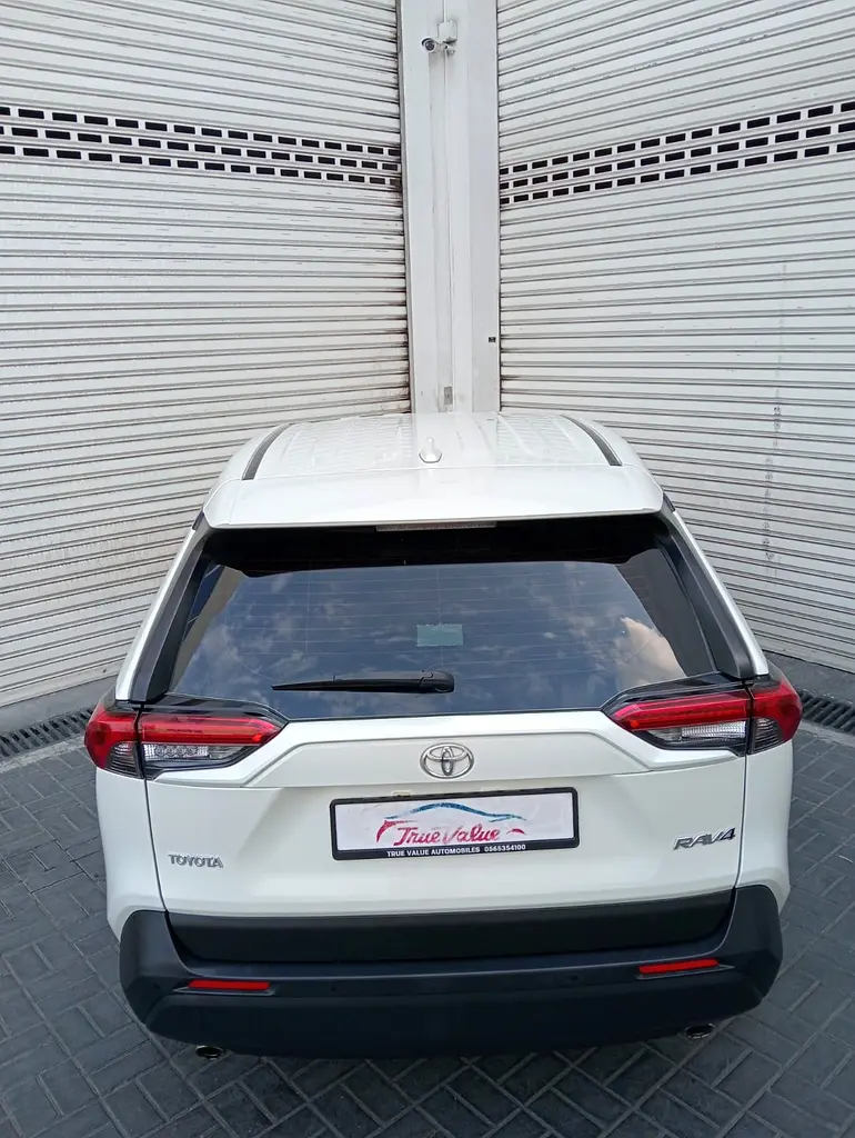 2022 Toyota Corolla Cross XL - GCC Specs - Excellent Condition - Image 4