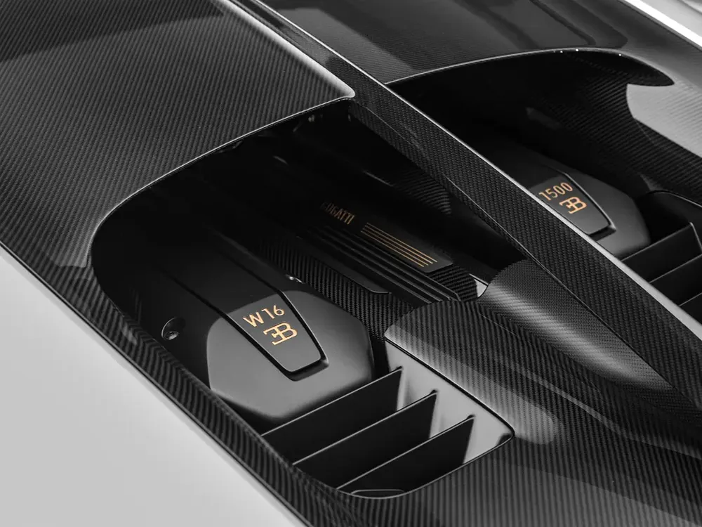 2023 BUGATTI CHIRON PUR SPORT / FULL CARBON / ONLY 900 KM / WARRANTY AND SERVICE 2027 - Image 10