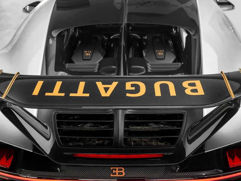 2023 BUGATTI CHIRON PUR SPORT / FULL CARBON / ONLY 900 KM / WARRANTY AND SERVICE 2027 - Image 11