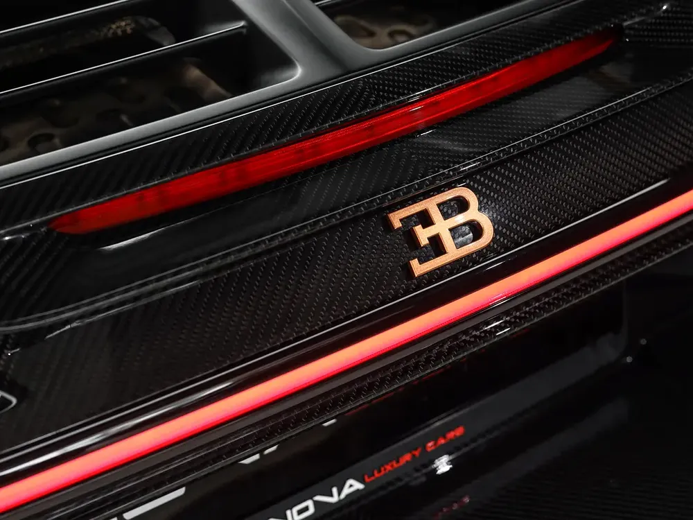 2023 BUGATTI CHIRON PUR SPORT / FULL CARBON / ONLY 900 KM / WARRANTY AND SERVICE 2027 - Image 12
