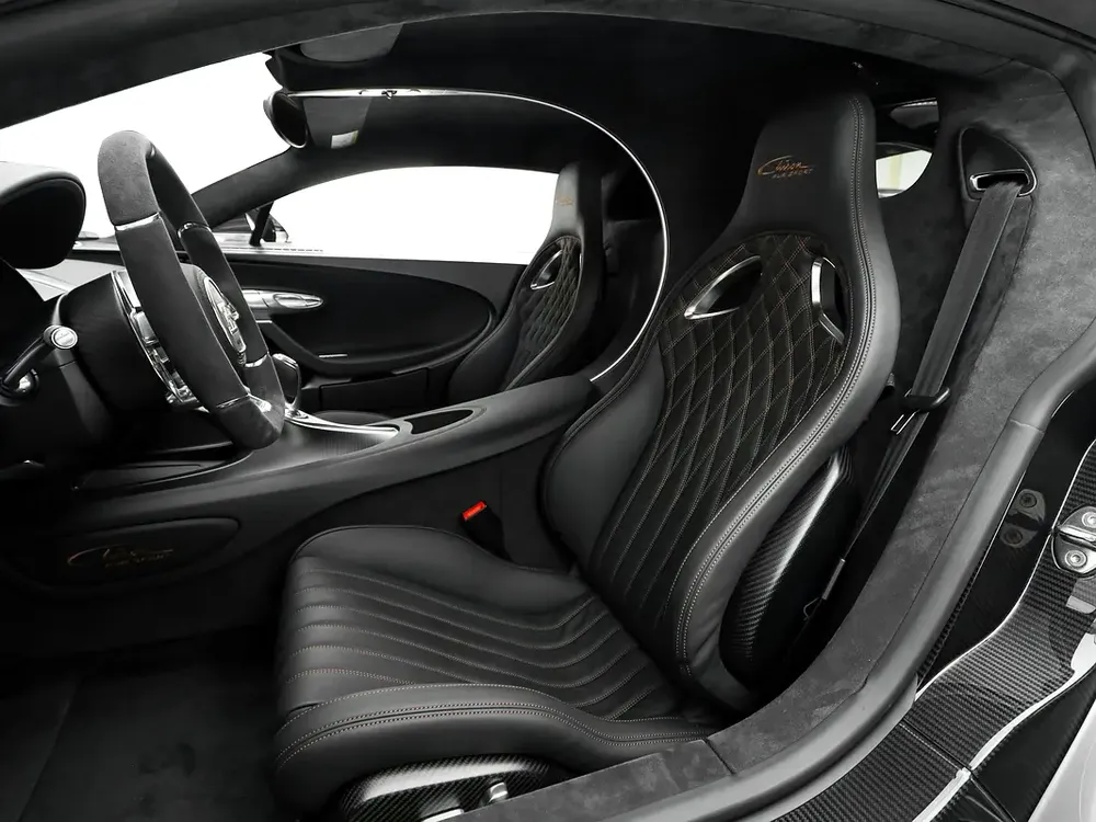 2023 BUGATTI CHIRON PUR SPORT / FULL CARBON / ONLY 900 KM / WARRANTY AND SERVICE 2027 - Image 13