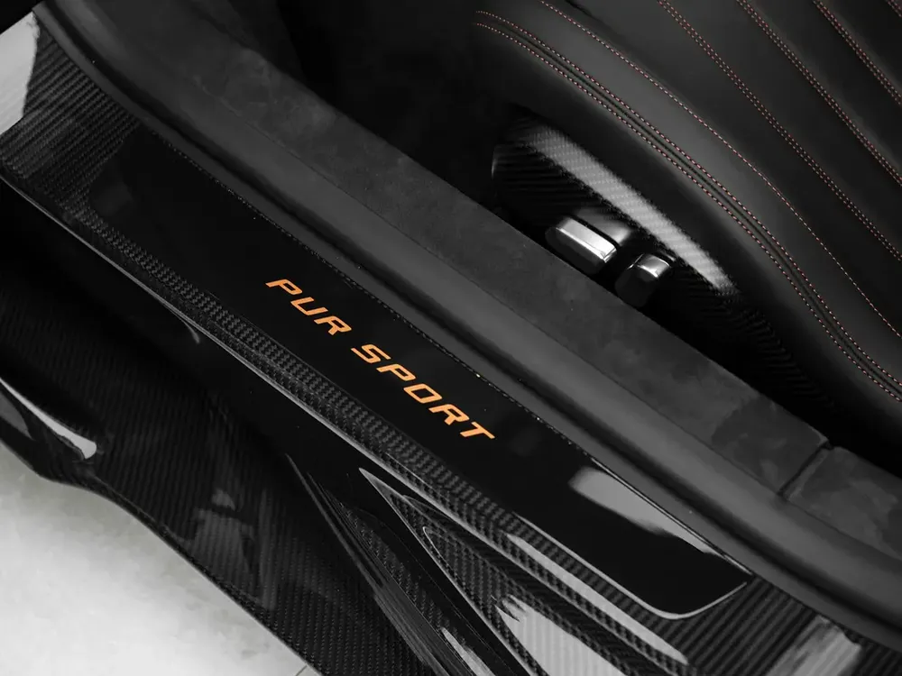 2023 BUGATTI CHIRON PUR SPORT / FULL CARBON / ONLY 900 KM / WARRANTY AND SERVICE 2027 - Image 18