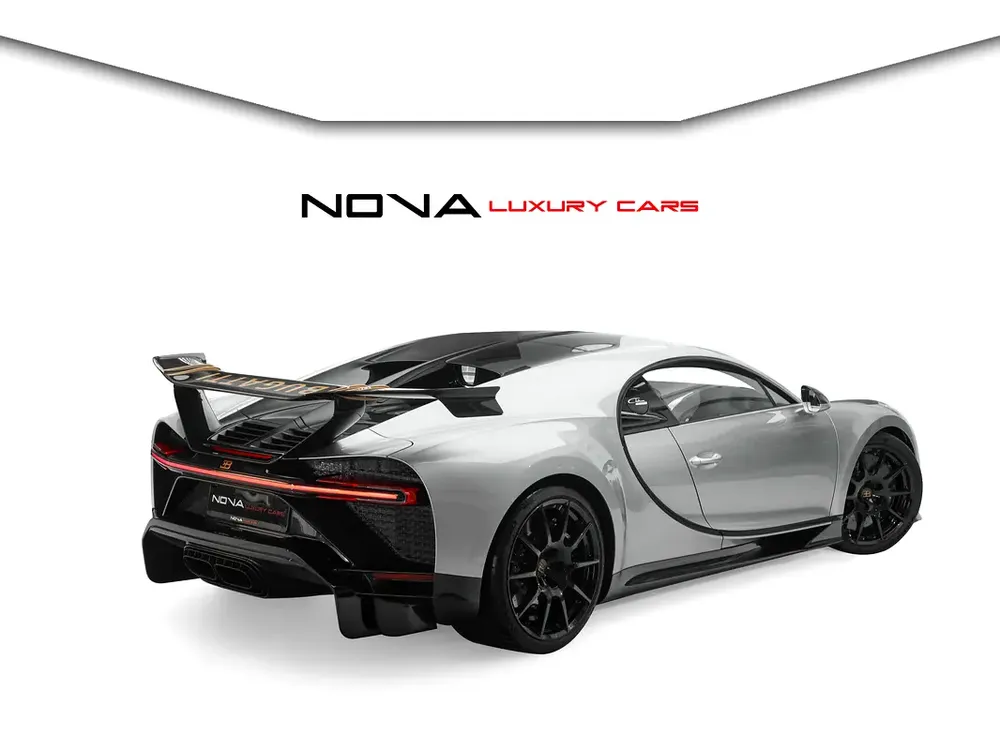 2023 BUGATTI CHIRON PUR SPORT / FULL CARBON / ONLY 900 KM / WARRANTY AND SERVICE 2027 - Image 4