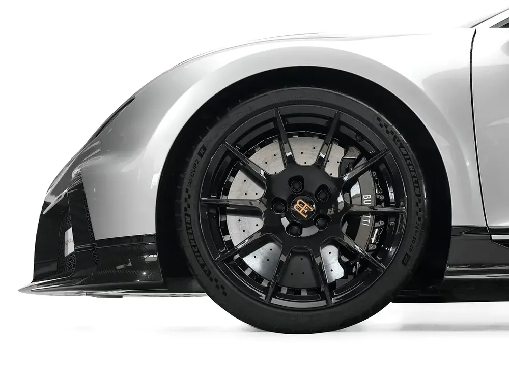 2023 BUGATTI CHIRON PUR SPORT / FULL CARBON / ONLY 900 KM / WARRANTY AND SERVICE 2027 - Image 7