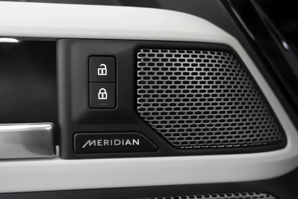5,538 AED / 60 months | 0% DP | 2024 Land Rover Defender S P300 / US Specification - Image 9