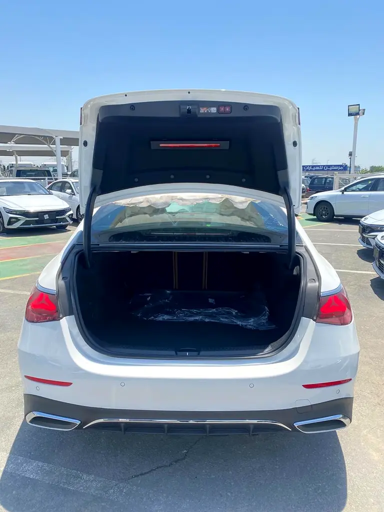 2026 Mercedes-Benz E-Class E 300 4MATIC | Korean Specs | Luxury Sedan - Image 5