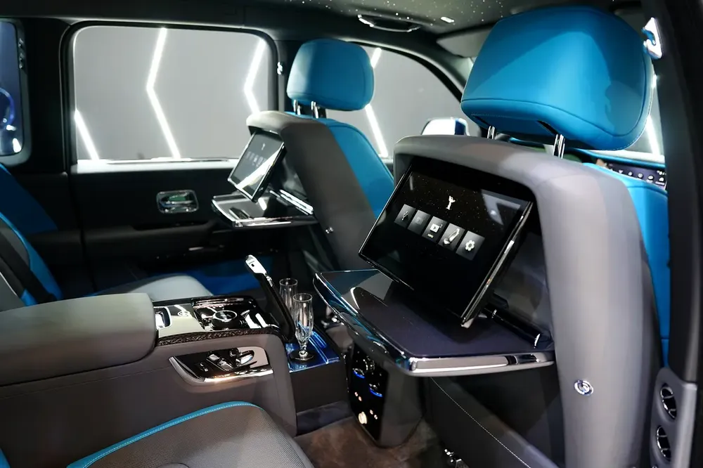 2026 Cullinan Black Badge,BRAND NEW,Executive Seat w/ Entertainment,Bespoke Audio,Dealer Warr + Serv - Image 10