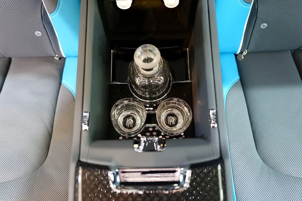 2026 Cullinan Black Badge,BRAND NEW,Executive Seat w/ Entertainment,Bespoke Audio,Dealer Warr + Serv - Image 11