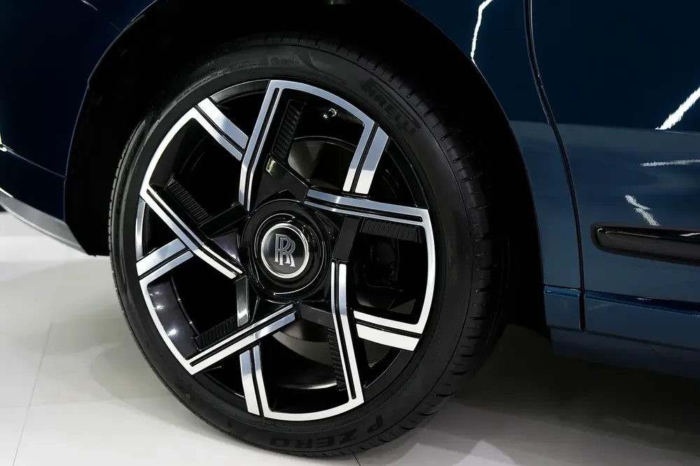 2026 Cullinan Black Badge,BRAND NEW,Executive Seat w/ Entertainment,Bespoke Audio,Dealer Warr + Serv - Image 16
