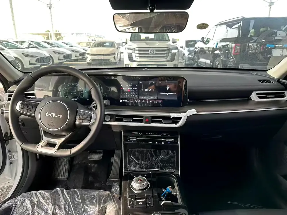 2025 Kia K5 1.5T Luxury Edition - Image 4