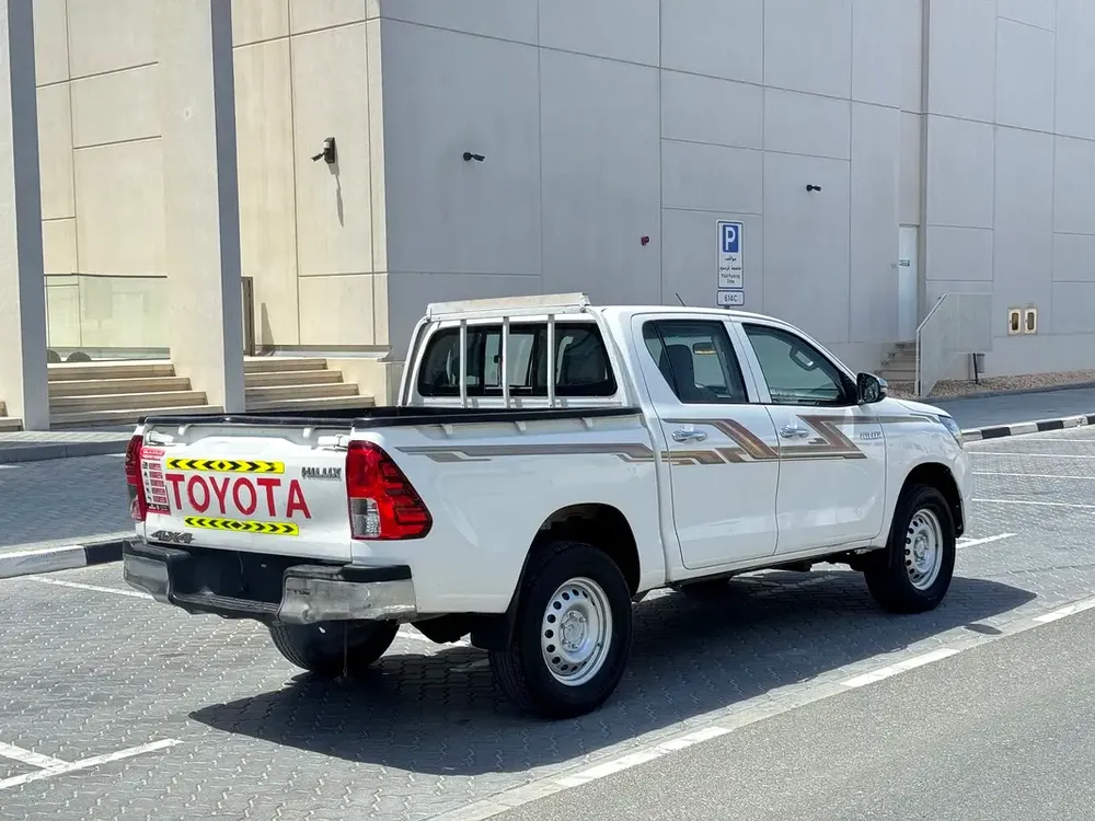 Toyota Hilux Double Cab DLS 2020 GCC Specs - Image 4