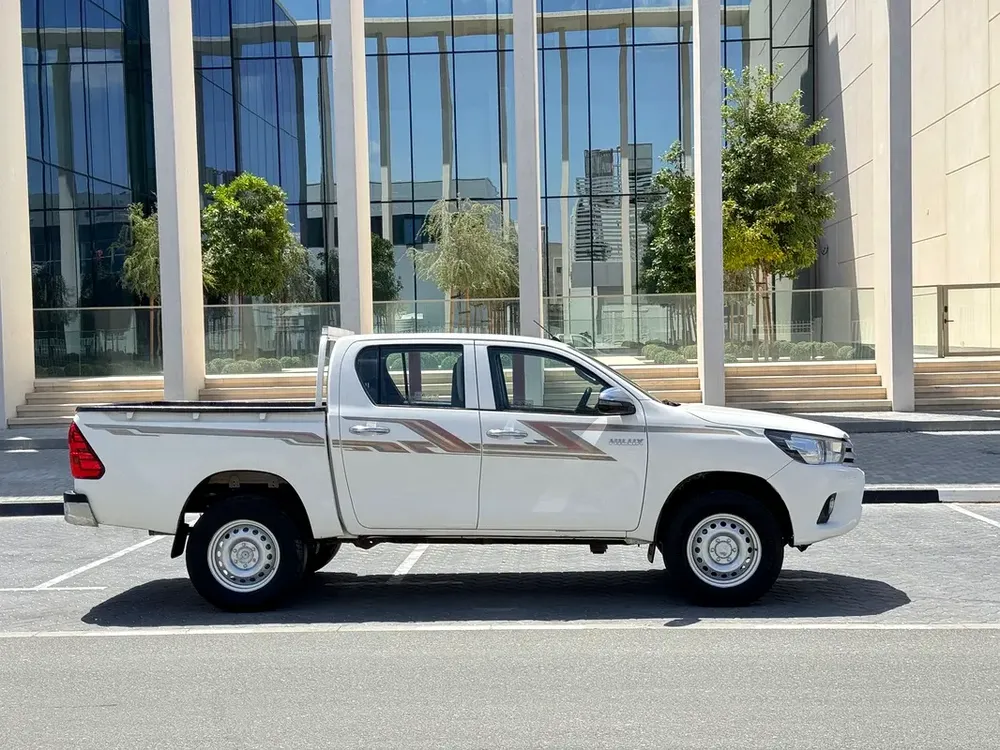 Toyota Hilux Double Cab DLS 2020 GCC Specs - Image 6