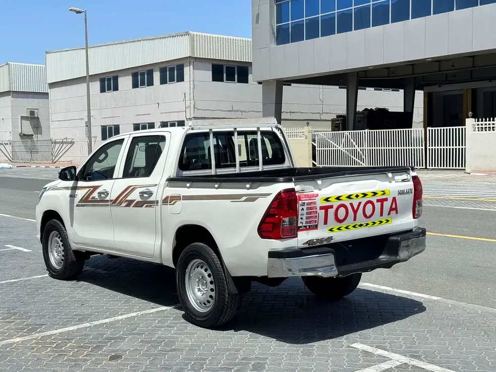 Toyota Hilux Double Cab DLS 2020 GCC Specs - Image 9