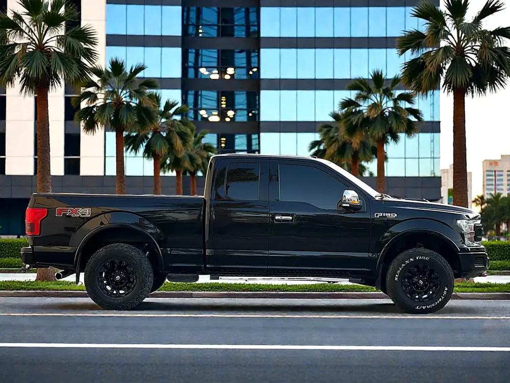 AED 1,240 P.M | FORD | F150 | LARIAT | GCC | FULL SERVICE HISTORY | ORIGINAL PAINT | 0% DOWNPAYMENT - Image 4