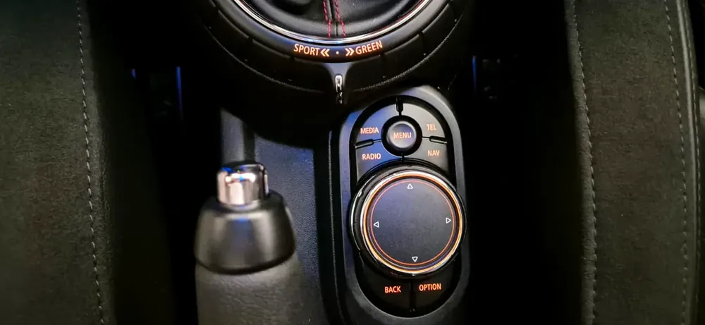 BEST!!! TOP LINE LOW KMS ACCIDENT FREE MINI COOPER S JCW 4 DOOR GCC !!! - Image 10