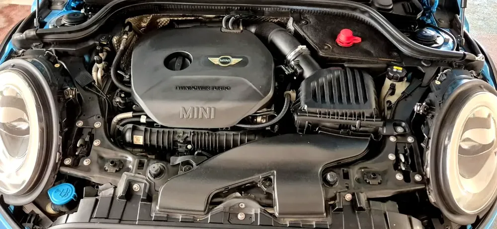 BEST!!! TOP LINE LOW KMS ACCIDENT FREE MINI COOPER S JCW 4 DOOR GCC !!! - Image 12