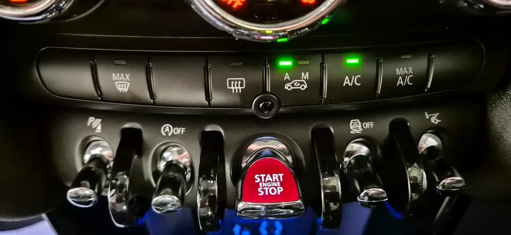BEST!!! TOP LINE LOW KMS ACCIDENT FREE MINI COOPER S JCW 4 DOOR GCC !!! - Image 15