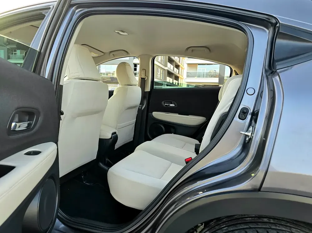 Honda Service History / 2 Keys | Honda HR-V 2021 GCC Specifications ( Single Owner / Low Mileage ) - Image 10