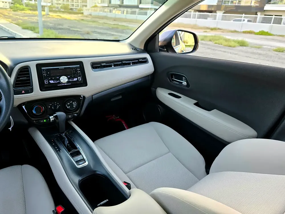 Honda Service History / 2 Keys | Honda HR-V 2021 GCC Specifications ( Single Owner / Low Mileage ) - Image 12