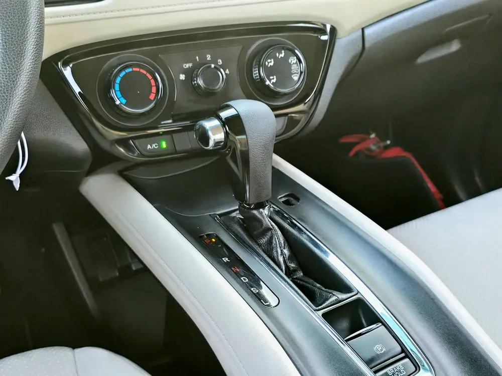Honda Service History / 2 Keys | Honda HR-V 2021 GCC Specifications ( Single Owner / Low Mileage ) - Image 13