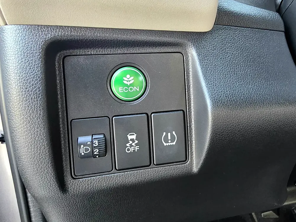 Honda Service History / 2 Keys | Honda HR-V 2021 GCC Specifications ( Single Owner / Low Mileage ) - Image 15
