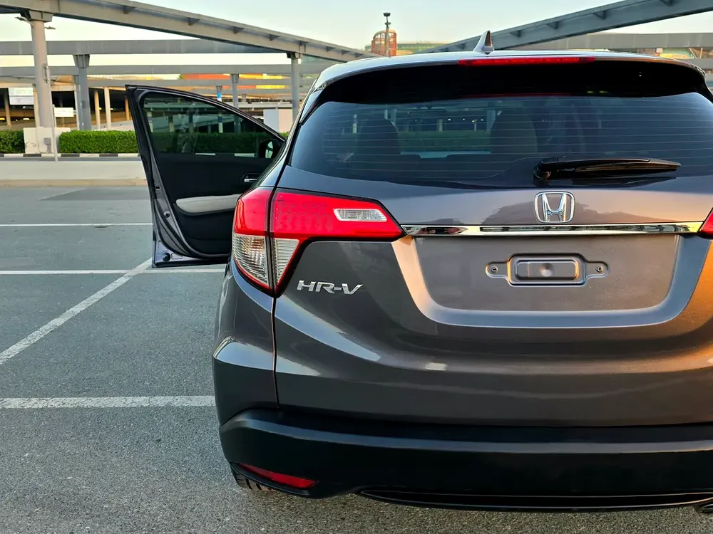 Honda Service History / 2 Keys | Honda HR-V 2021 GCC Specifications ( Single Owner / Low Mileage ) - Image 6