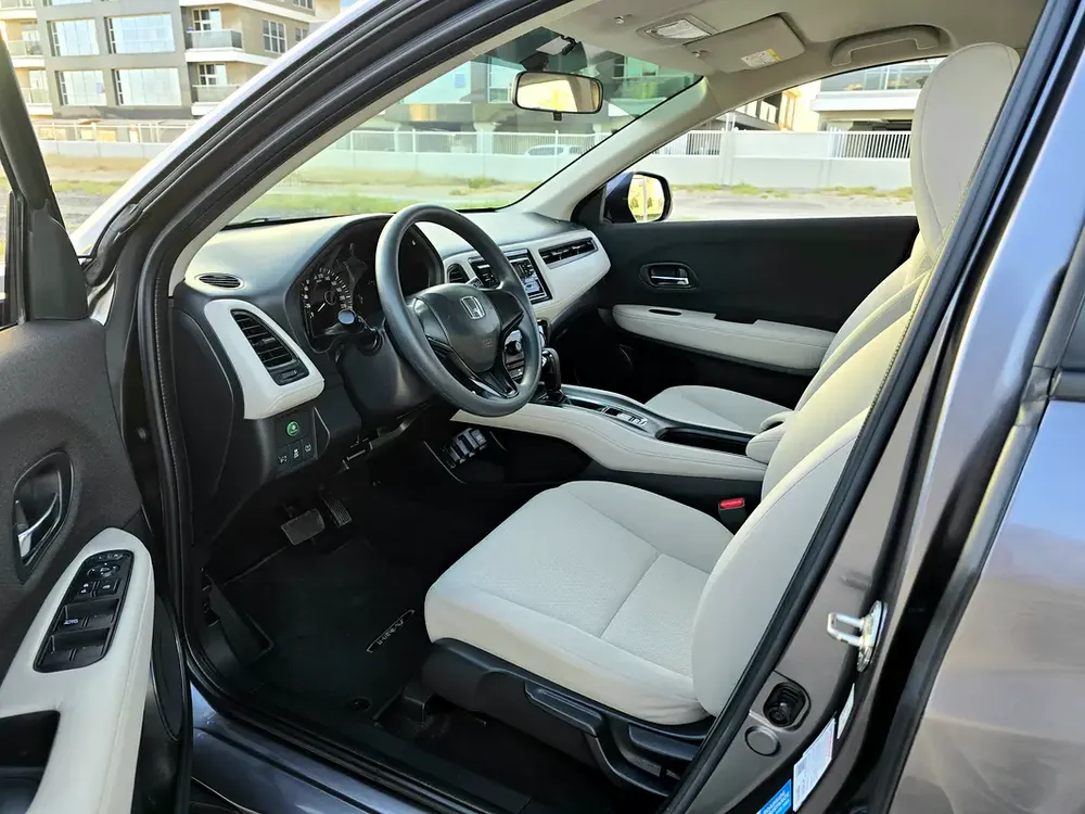 Honda Service History / 2 Keys | Honda HR-V 2021 GCC Specifications ( Single Owner / Low Mileage ) - Image 9