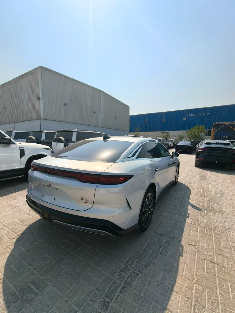 BYD Han L DM-i Radar Flagship 200KM - Image 4