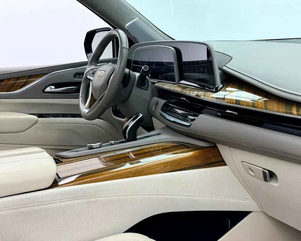 2021 Cadillac Escalade Premium Luxury, Warranty, Full Agency Service History, GCC - Image 13