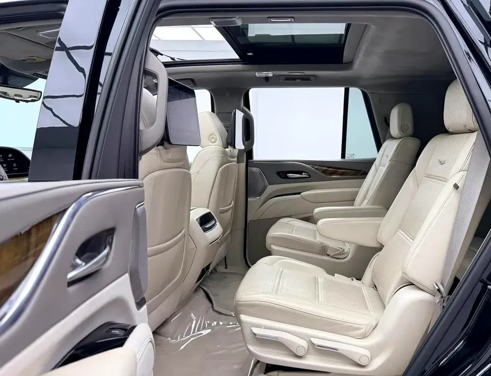 2021 Cadillac Escalade Premium Luxury, Warranty, Full Agency Service History, GCC - Image 17