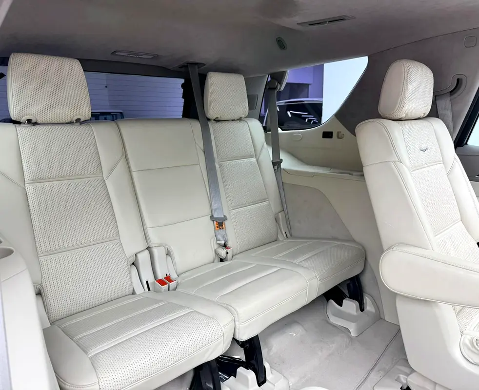 2021 Cadillac Escalade Premium Luxury, Warranty, Full Agency Service History, GCC - Image 18