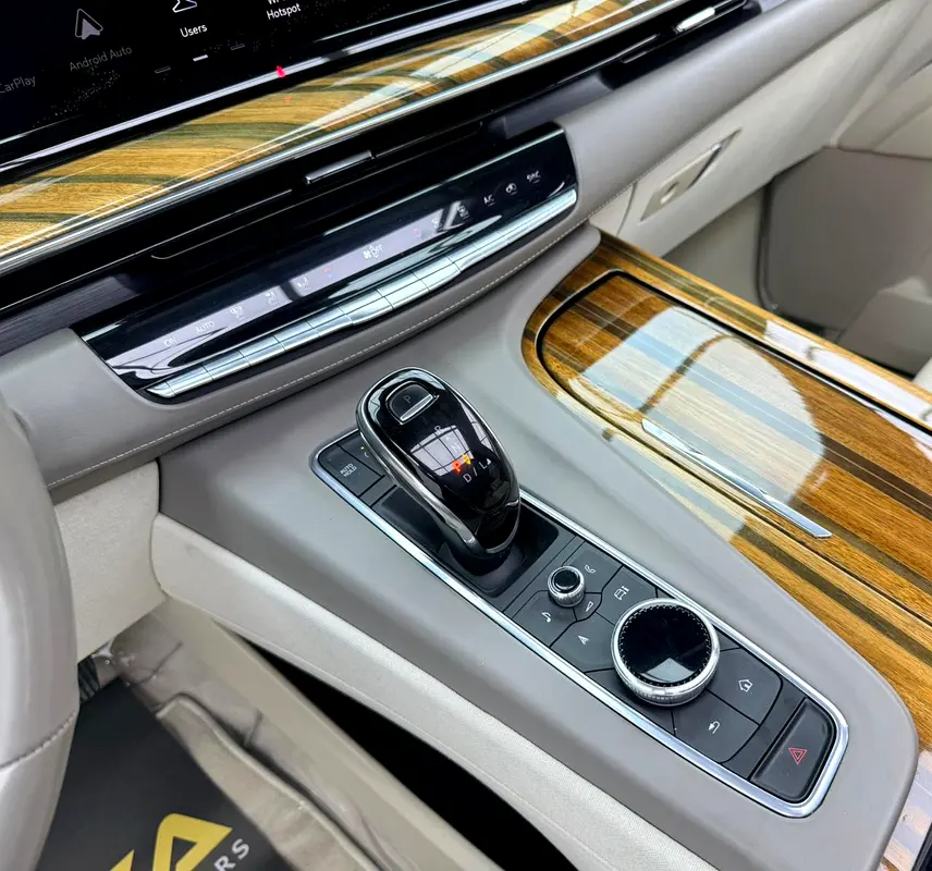 2021 Cadillac Escalade Premium Luxury, Warranty, Full Agency Service History, GCC - Image 19