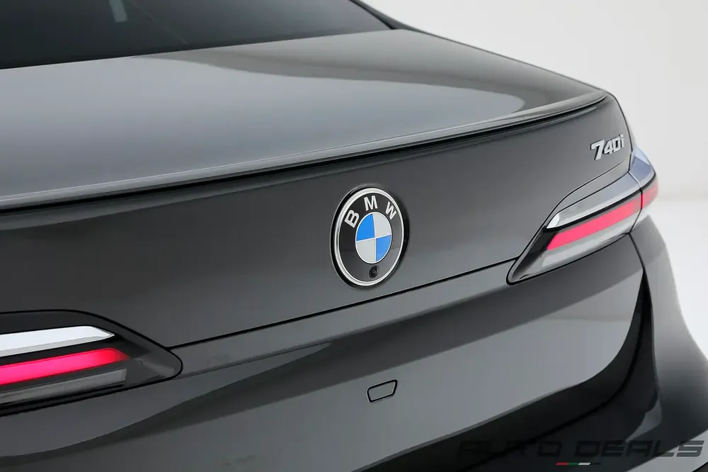 2023 BMW 740i M | GCC Specs | Under Warranty | Service Contract | Extremely Low Mileage | 3.0L i6 - Image 7