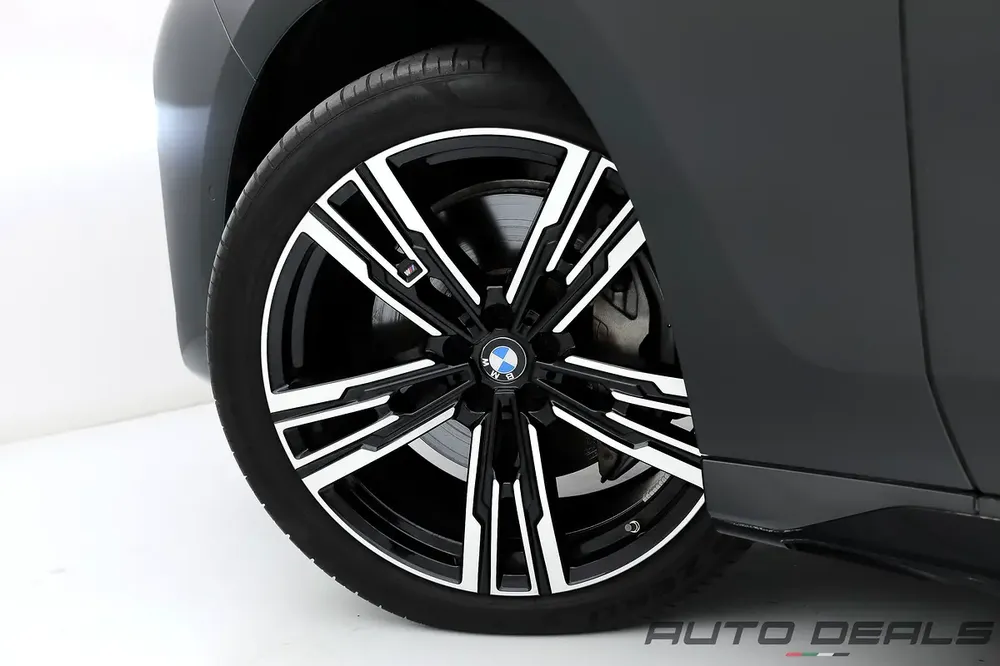 2023 BMW 740i M | GCC Specs | Under Warranty | Service Contract | Extremely Low Mileage | 3.0L i6 - Image 9