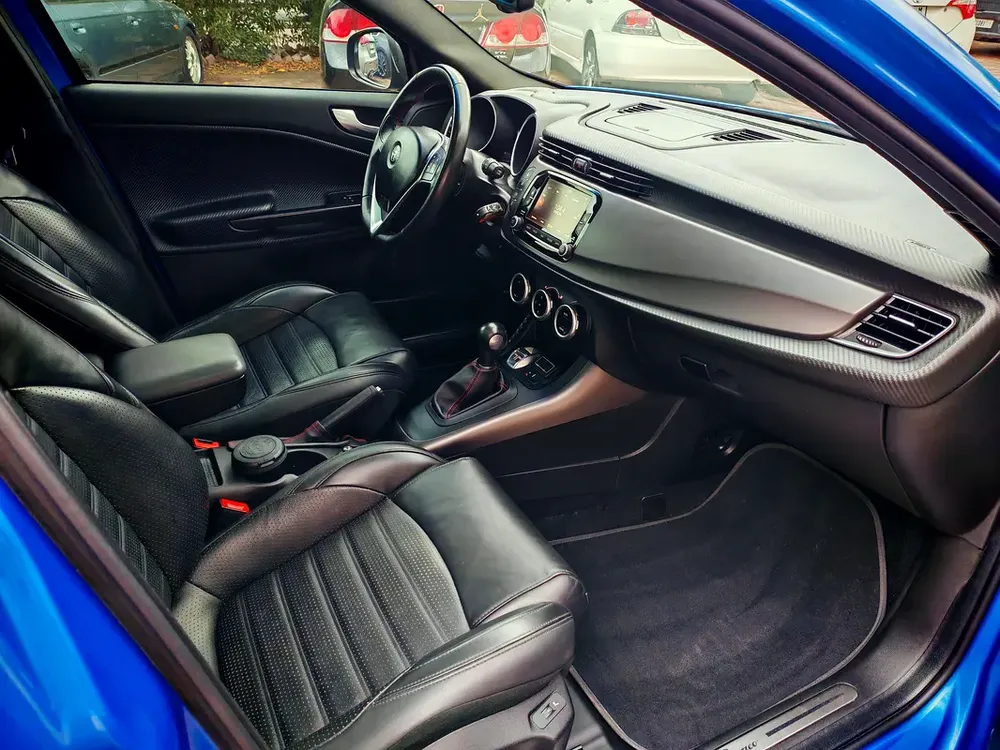 Alfa Romeo GIULIETTA Veloce 2019 - GCC Specs - Pristine Condition - Image 12