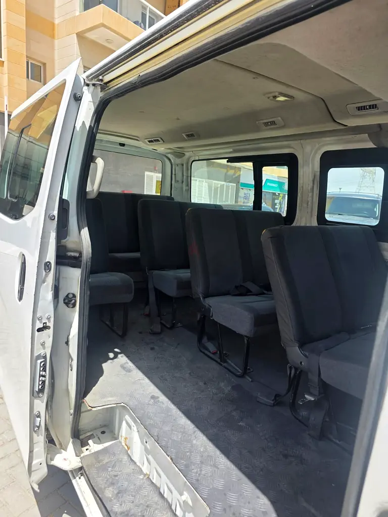 Nissan urvan 13 seater good condition - Image 11