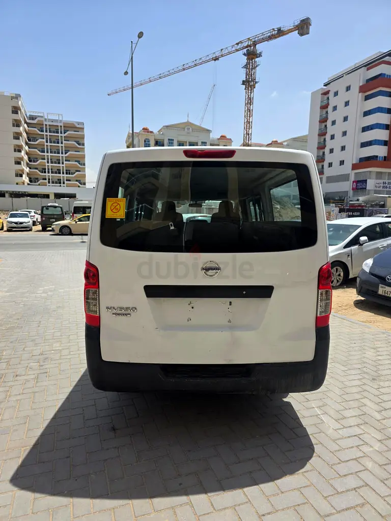 Nissan urvan 13 seater good condition - Image 4
