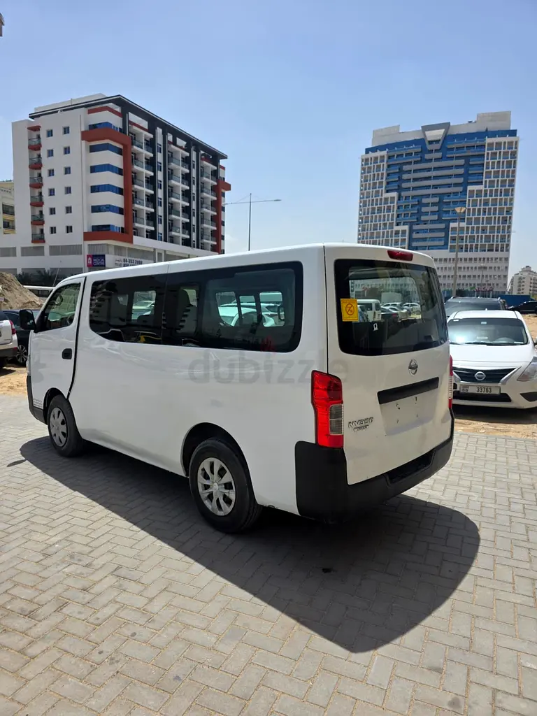 Nissan urvan 13 seater good condition - Image 6