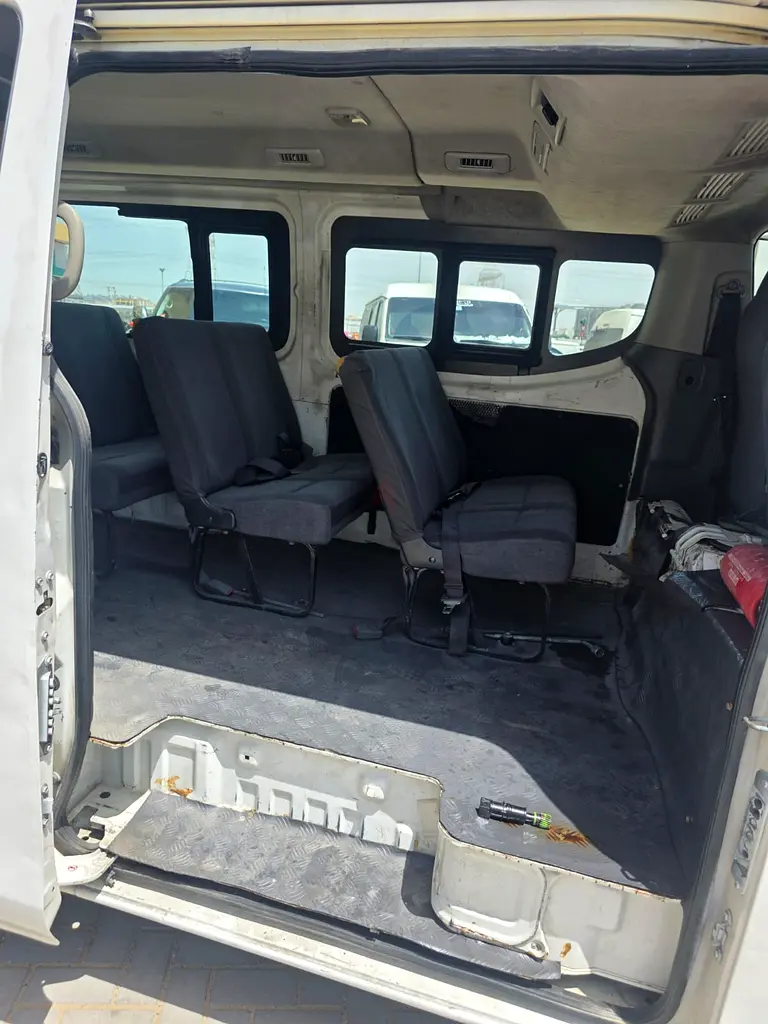 Nissan urvan 13 seater good condition - Image 8
